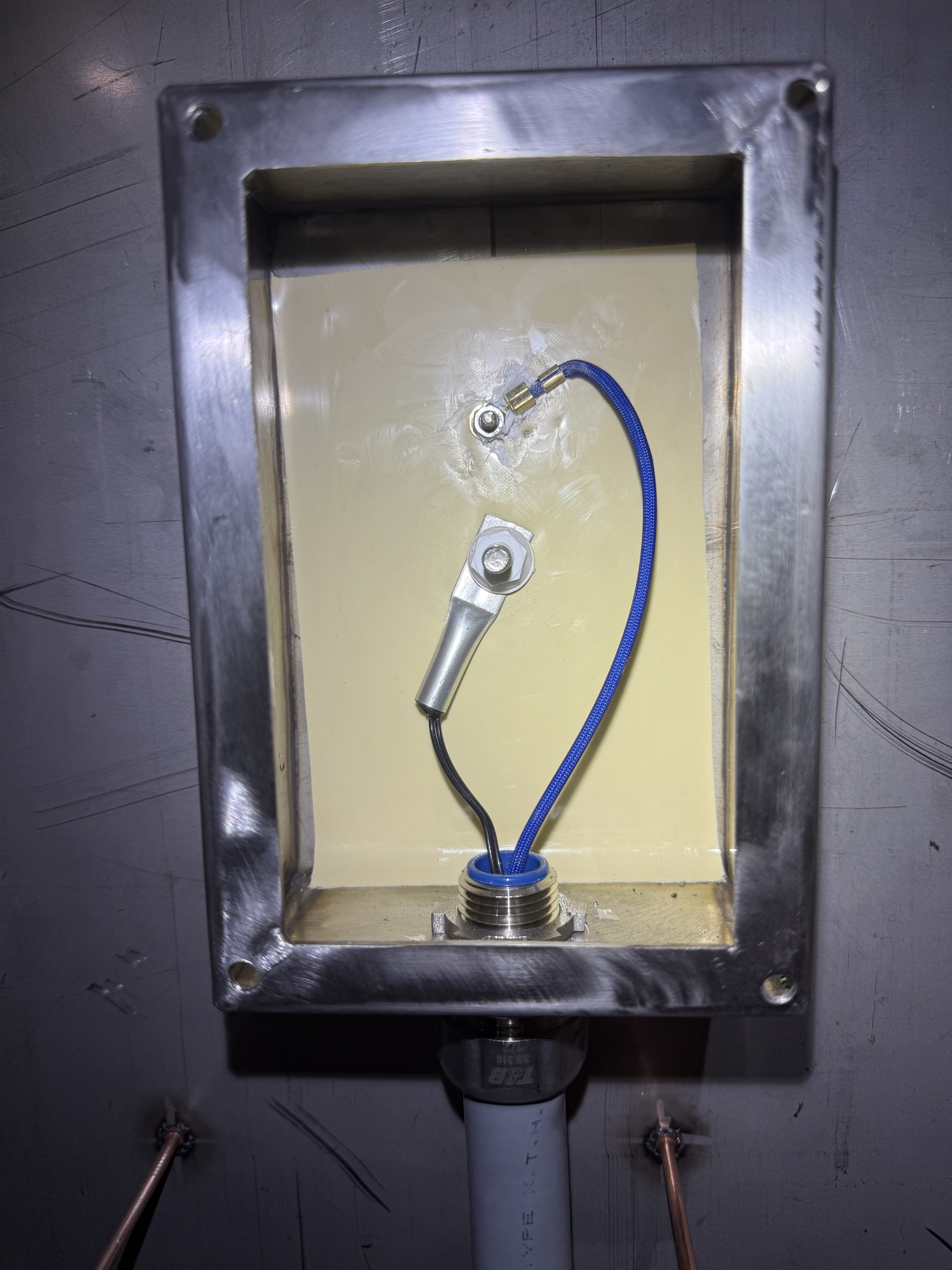 WL4 thermistor probe enclosure and wiring detail